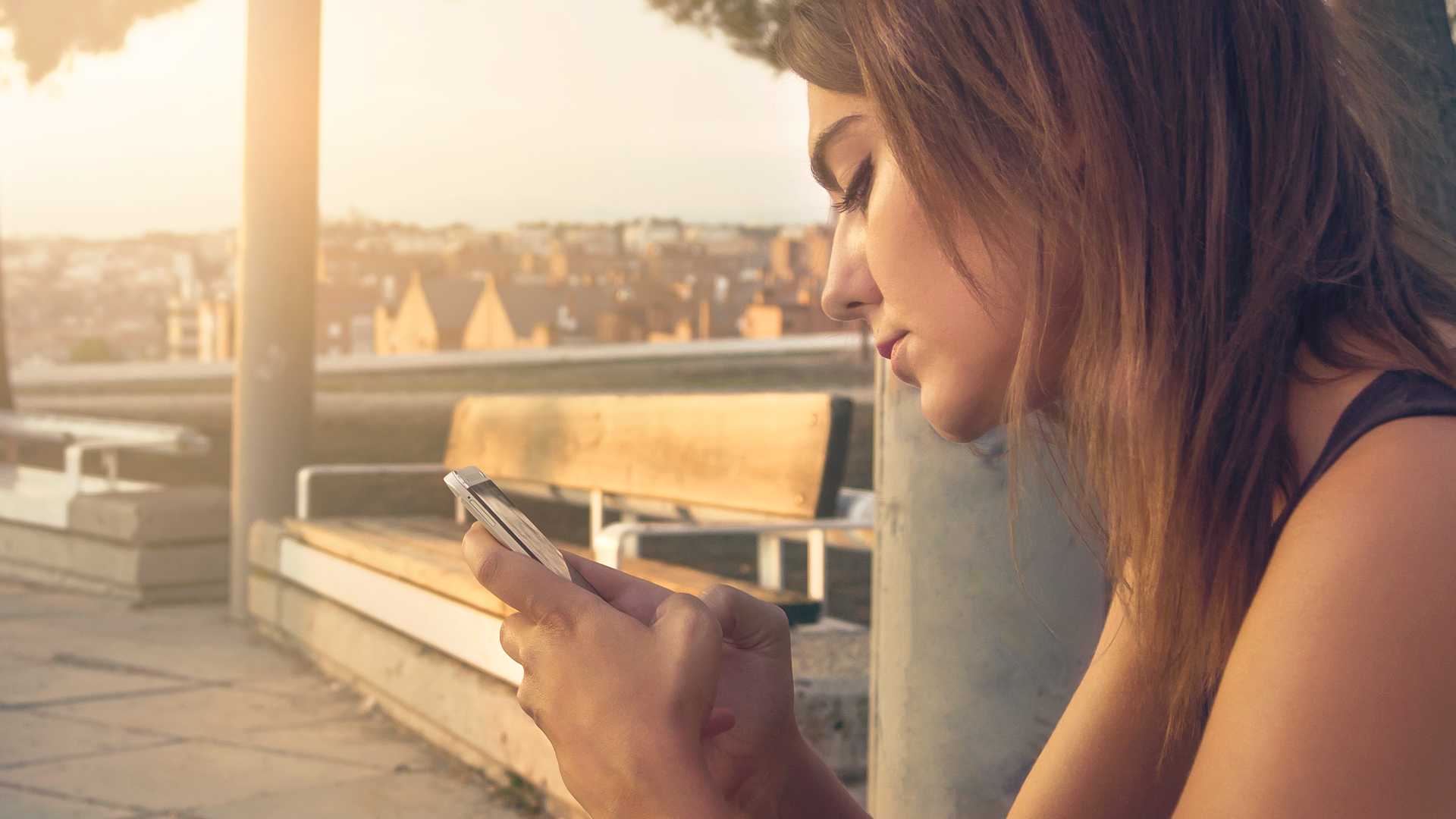 ALERTA: Lei quer que celulares venham com a mensagem 'Use com moderação'