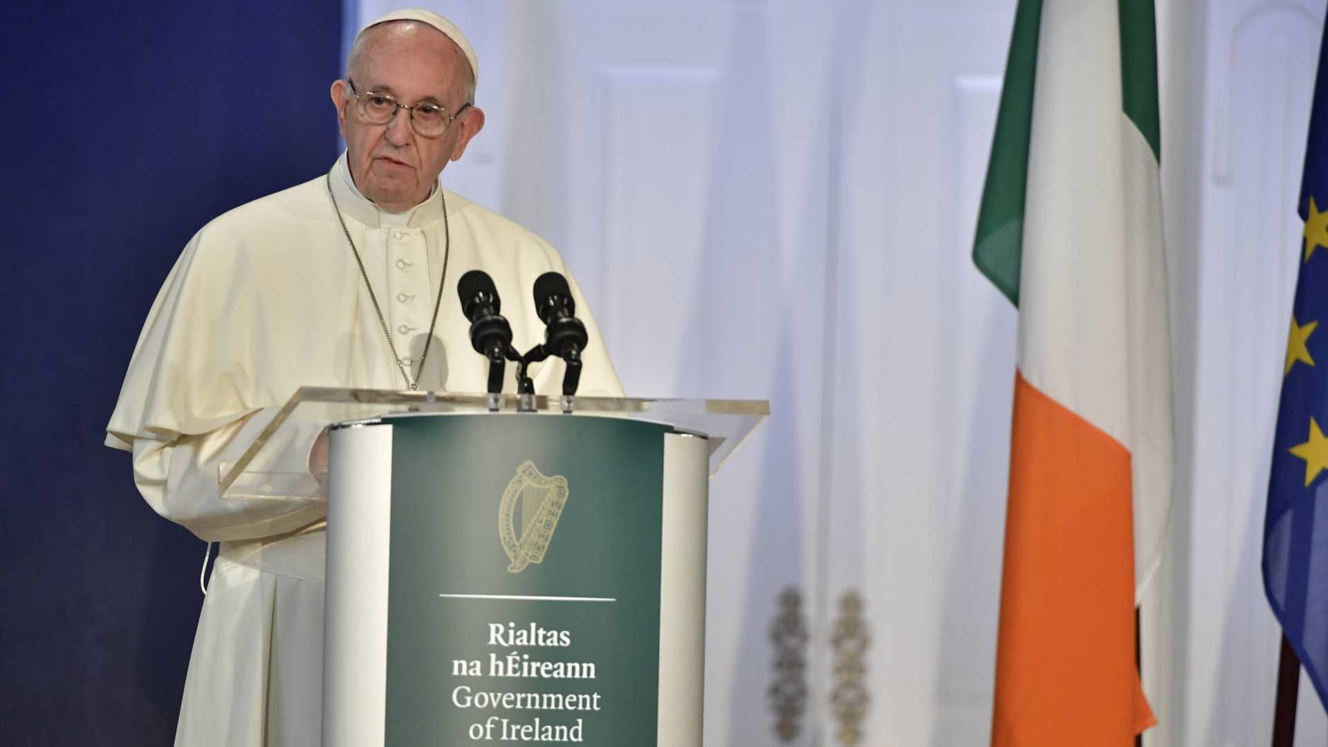 IGREJA: Papa lamenta no Vaticano resposta da Irlanda a abusos sexuais