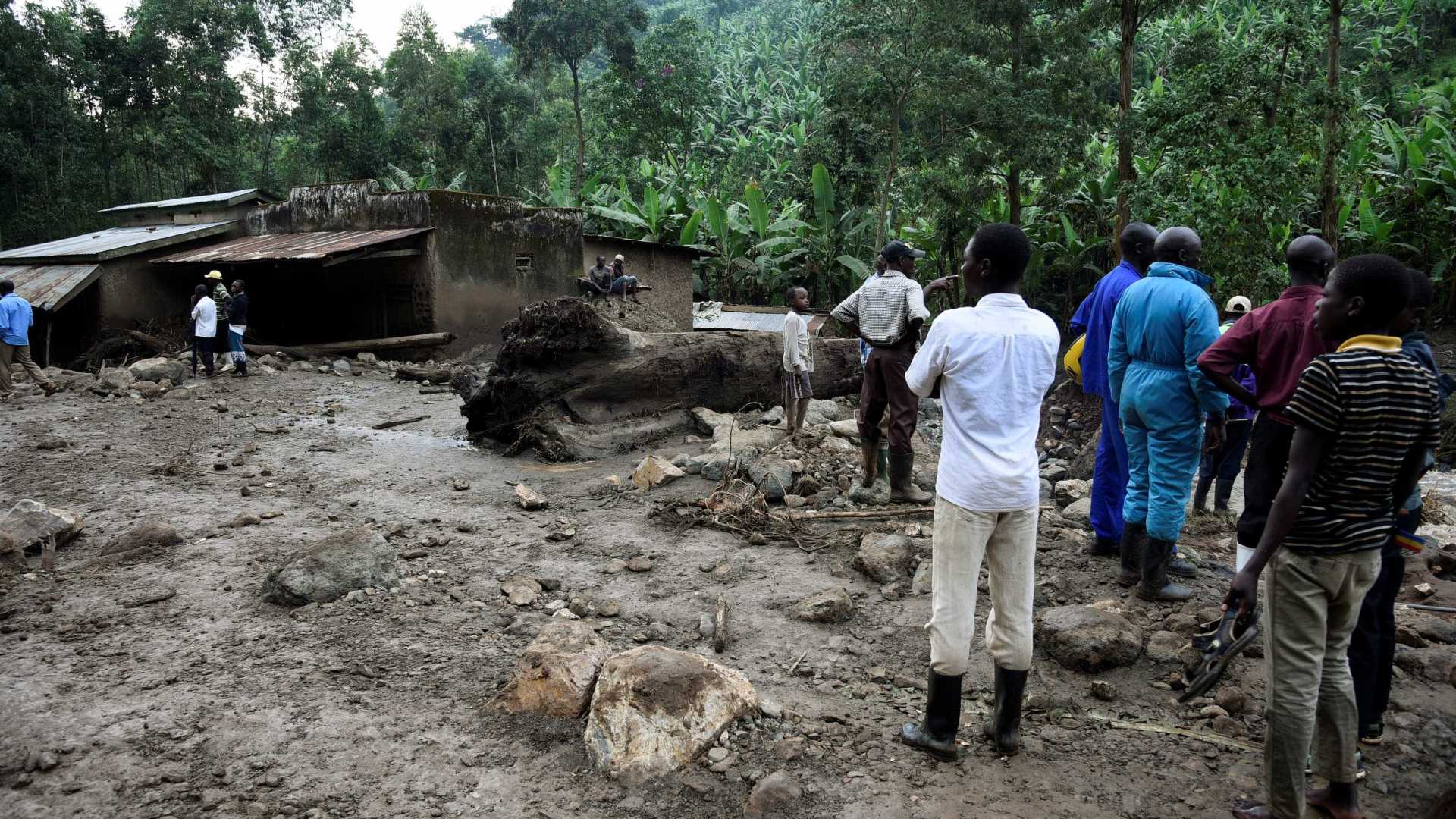 CHUVAS: Deslizamento de terra deixa pelo menos 40 mortos em Uganda