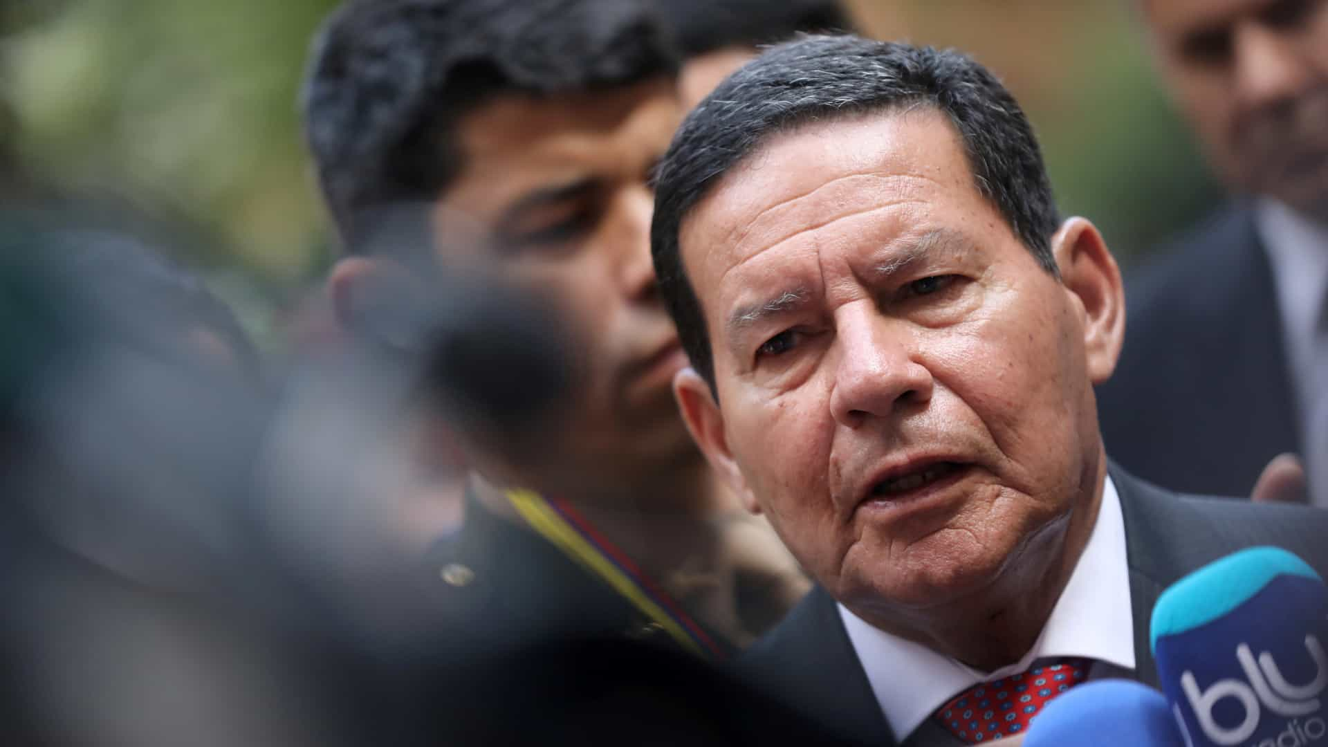 CÂMARA: Maia arquiva pedido de impeachment contra Mourão