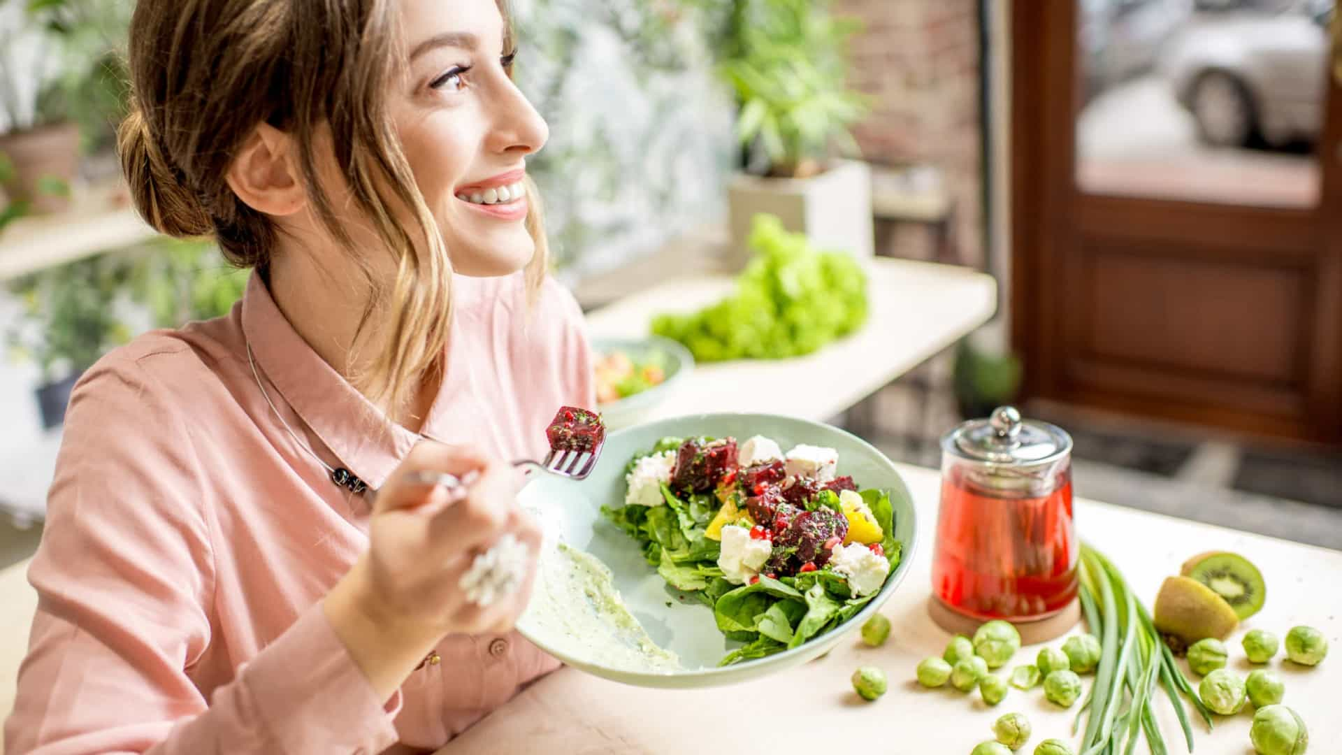 SAUDÁVEL?: Especialistas alertam para os riscos da dieta vegan para a saúde