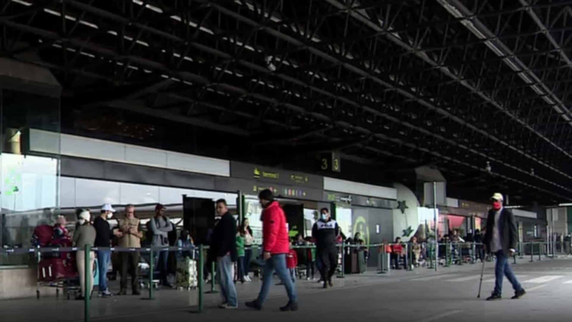 DESESPERO: Brasileiros dormem no aeroporto de Lisboa aguardando retorno