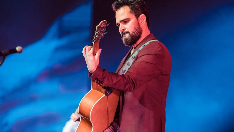 MÚSICA: ‘Minha prioridade é cantar a Jesus’, diz Luciano Camargo; Artista lança seu 1º álbum gospel