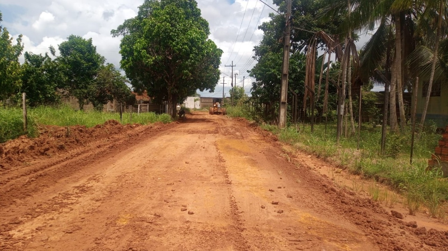 EDWILSON NEGREIROS: Prefeitura encascalha 25 ruas do Bairro Maringá após pedido de vereador 