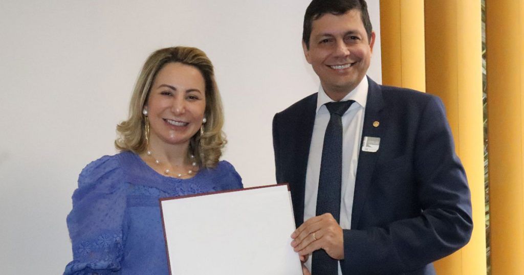 RECONHECIMENTO: OAB Rondônia homenageia deputada federal Jaqueline Cassol