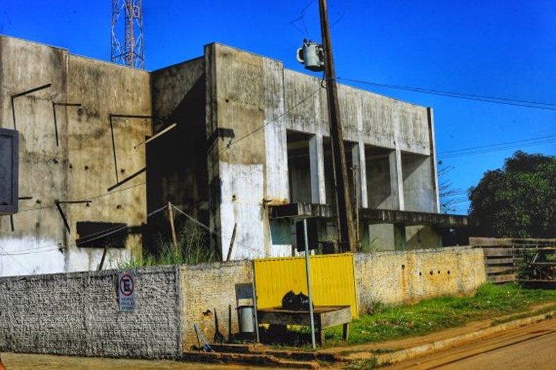 CONSTRUÇÃO: Obras do prédio da Unisp são retomadas no município de Buritis
