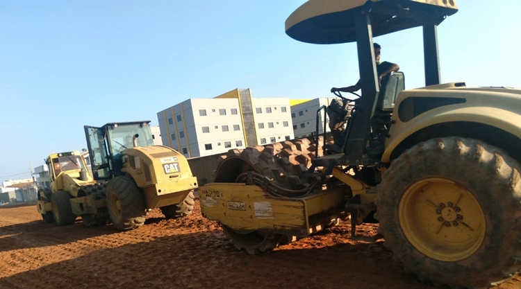 INFRAESTRUTURA: Obras de drenagem no bairro Lagoa prosseguiram em pleno feriado