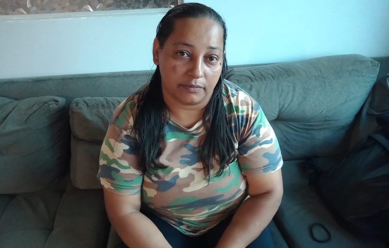 NECESSIDADE: Mulher precisa de ajuda para retornar ao Mato Grosso onde mora