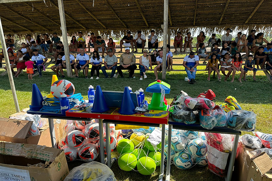 ESPORTE: 'Talentos do Futuro' entrega uniformes e materiais esportivos na Ponta do Abunã