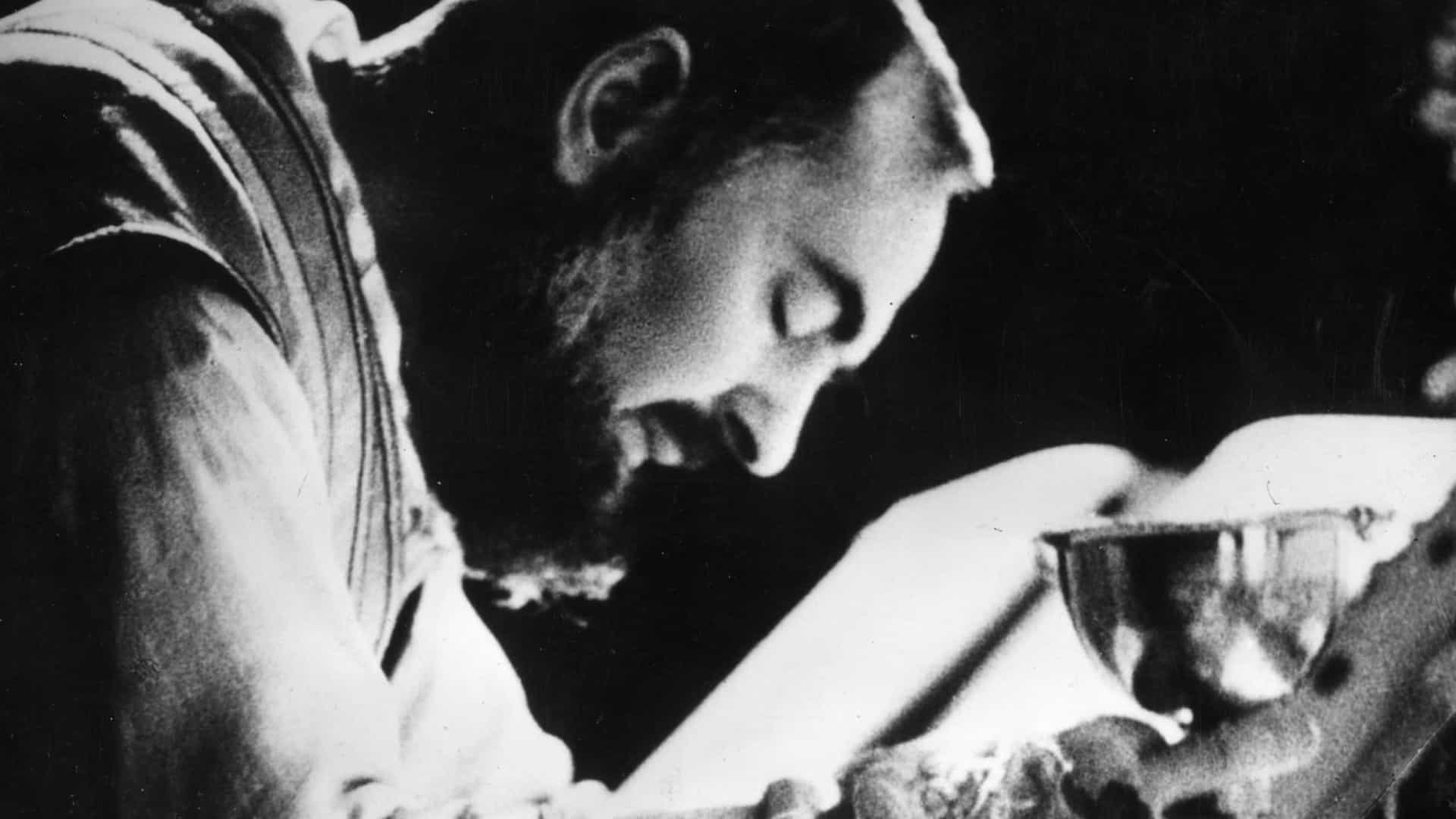 'Padre Pio' opõe religião, fascistas e comunistas em biografia de santo católico