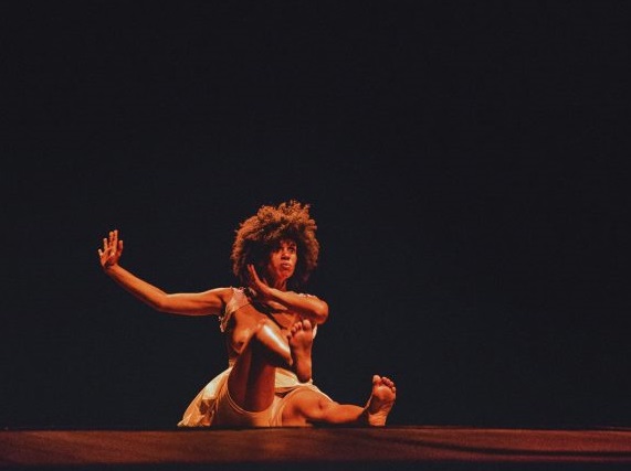 DANÇA: ‘A Mulher do Fim do Mundo” no Palco Giratório de hoje, no Sesc Esplanada