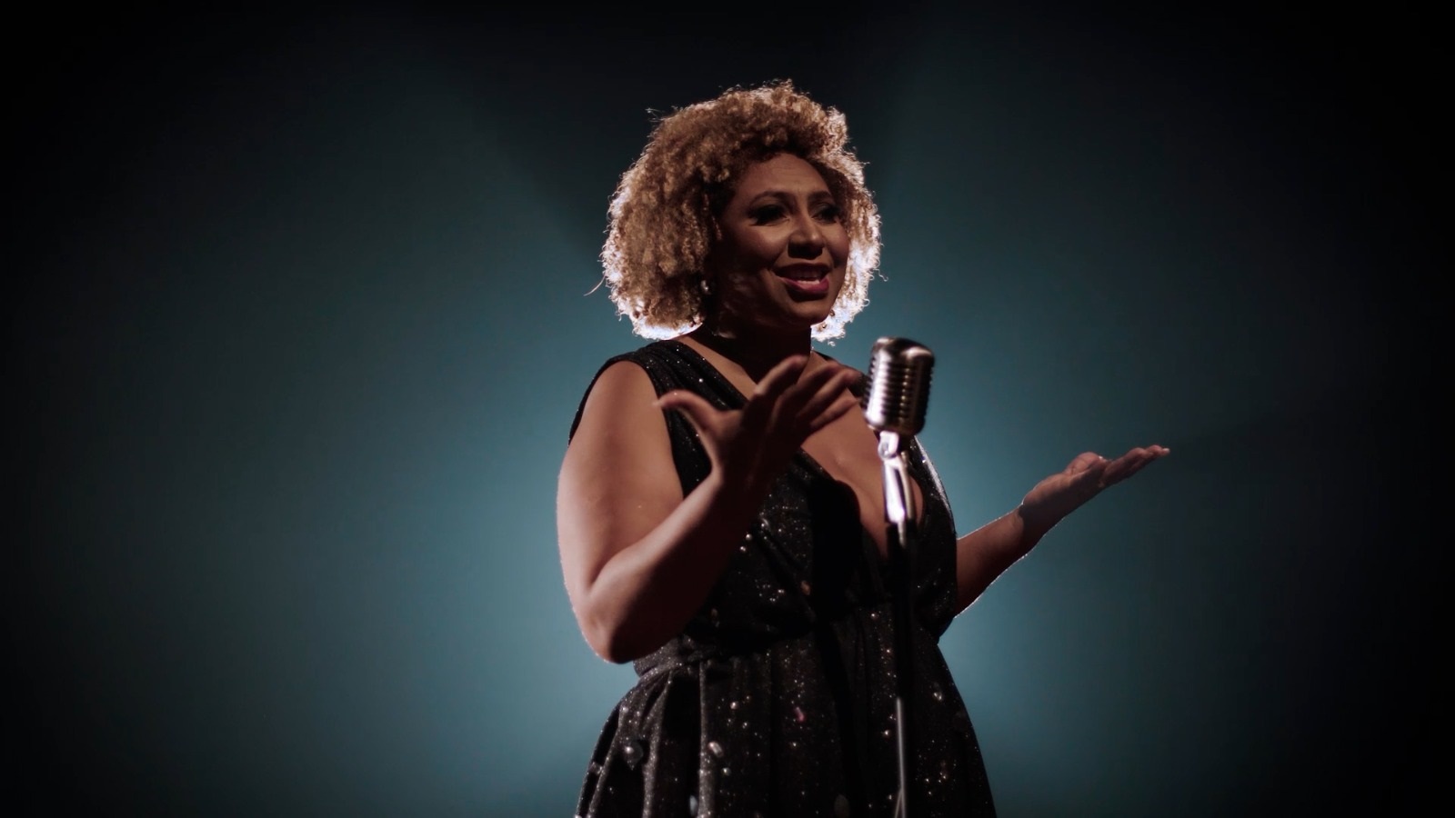DESTAQUE: Cantora  rondoniense Marla Souza lança clipe da música Par Perfeito