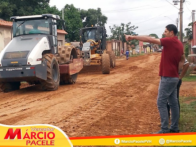 AÇÃO: Márcio Pacele acompanha serviço de infraestrutura no bairro Cuniã