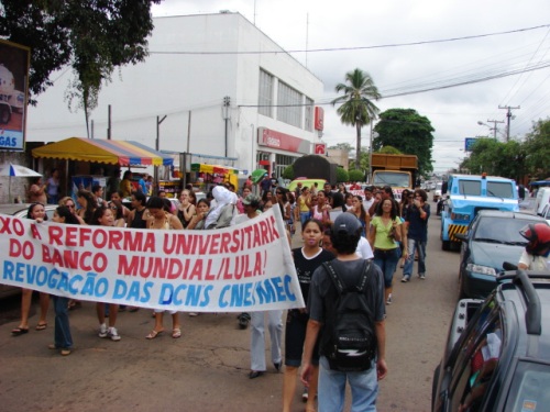 Acadêmicos da Unir vão as ruas pedir revogação de DCN