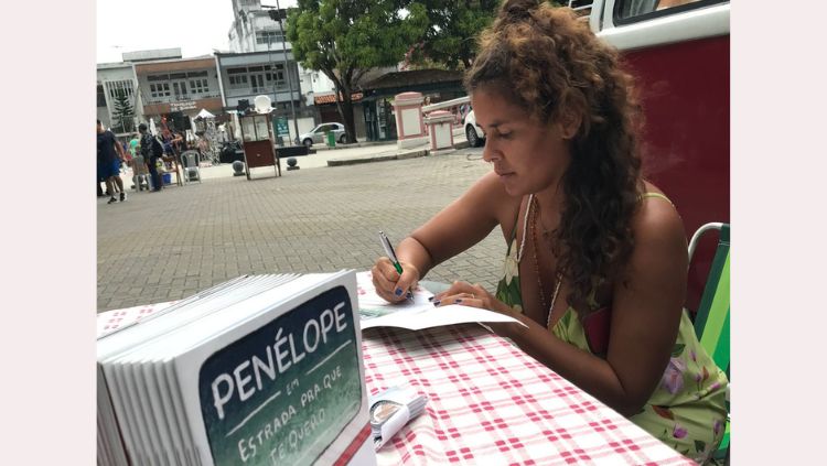 PENÉLOPE: Escritora lança livro infantil neste sábado no Mercado Cultural 