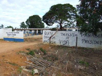 Atos de vandalismo marcam escola de Alto Paraíso após reforma - Foto