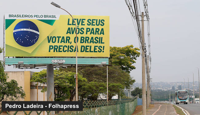 ELEIÇÃO: TSE determina retirada de outdoors com propaganda indireta de Bolsonaro
