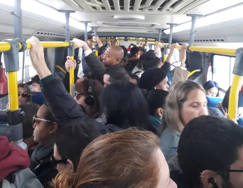 SUPERLOTAÇÃO: Ônibus de Porto Velho prejudicam população e prefeitura segue inerte 