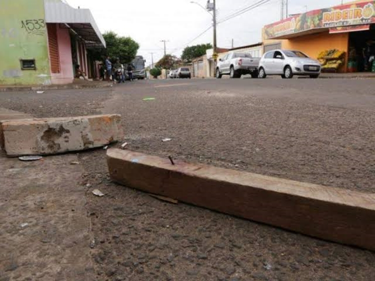 ESPANCAMENTO: Homem é atacado a pauladas e socorrido em estado grave