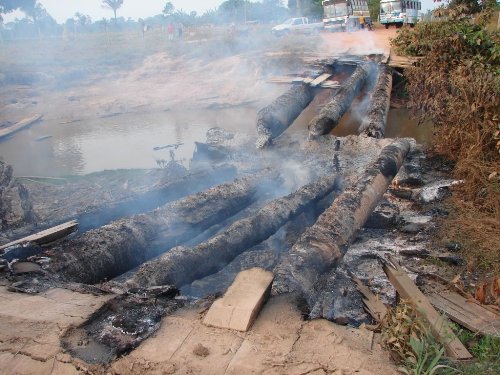 Deliquentes queimam pontes em Alto Paraíso