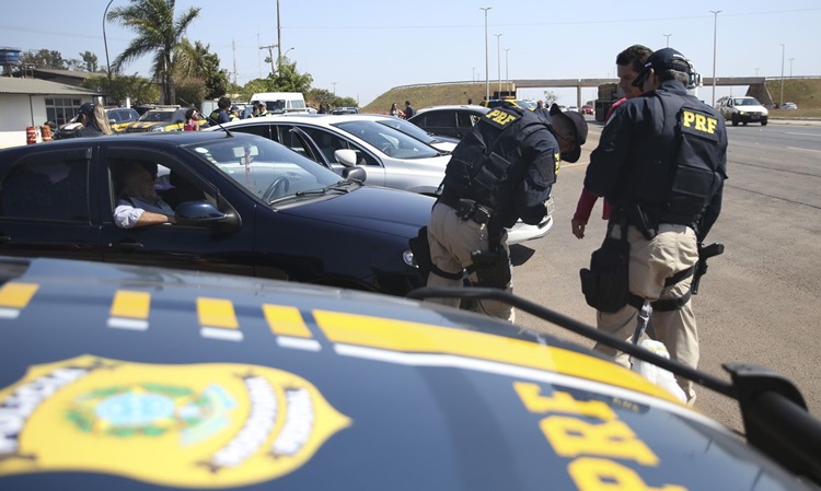 FISCALIZAÇÃO: PRF aplica mais de 35 mil multas em rodovias durante feriado