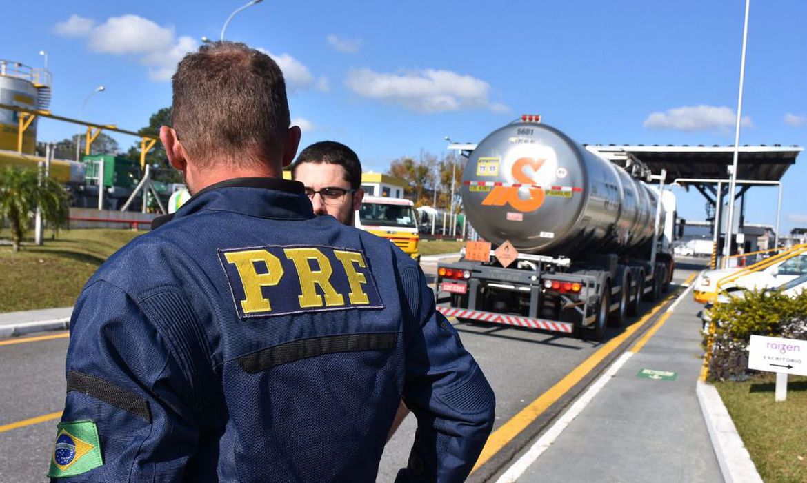 VIAGEM: Polícia Rodoviária Federal reforçará fiscalização nas estradas do país