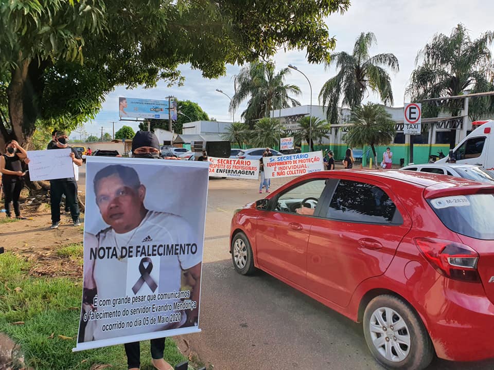 PREOCUPADOS: Profissionais de saúde realizam manifestação em frente ao João Paulo II                                                           