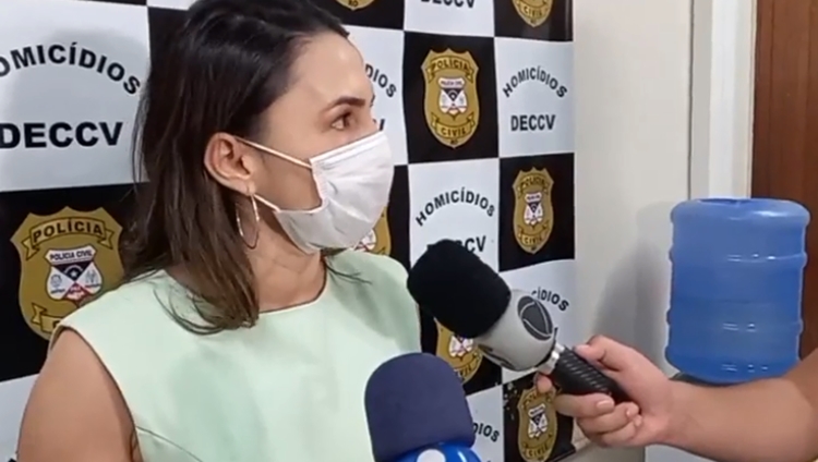 VÍDEO: Delegada Leisaloma Carvalho fala sobre mandado de prisão contra acusado de matar irmão