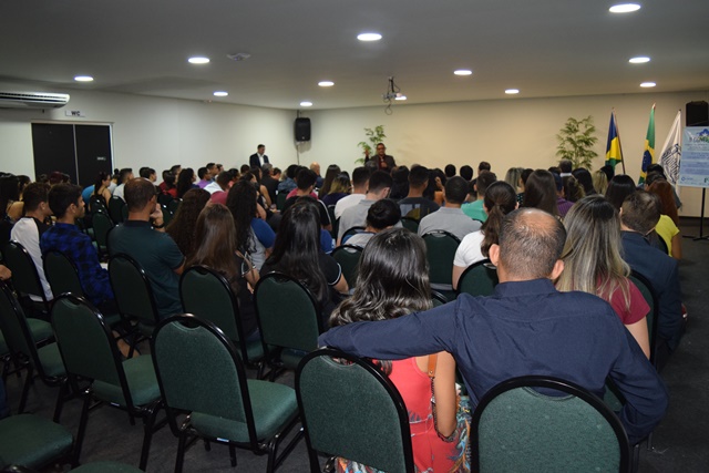 DEBATE: Auditório lotado marcou abertura do II Conefisco em Ji-Paraná