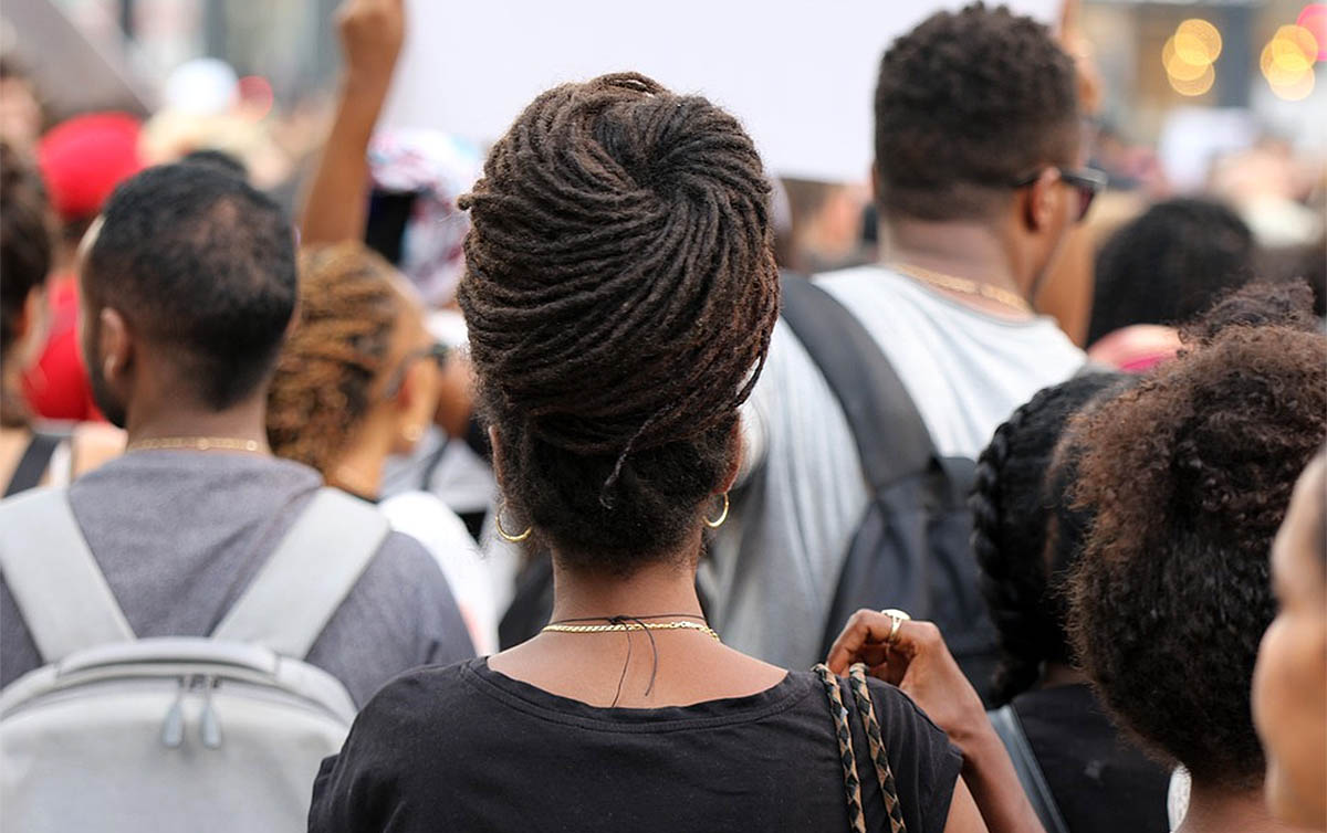 RACISMO: Cor da pele dificulta que negros no Brasil avancem nos estudos e na carreira