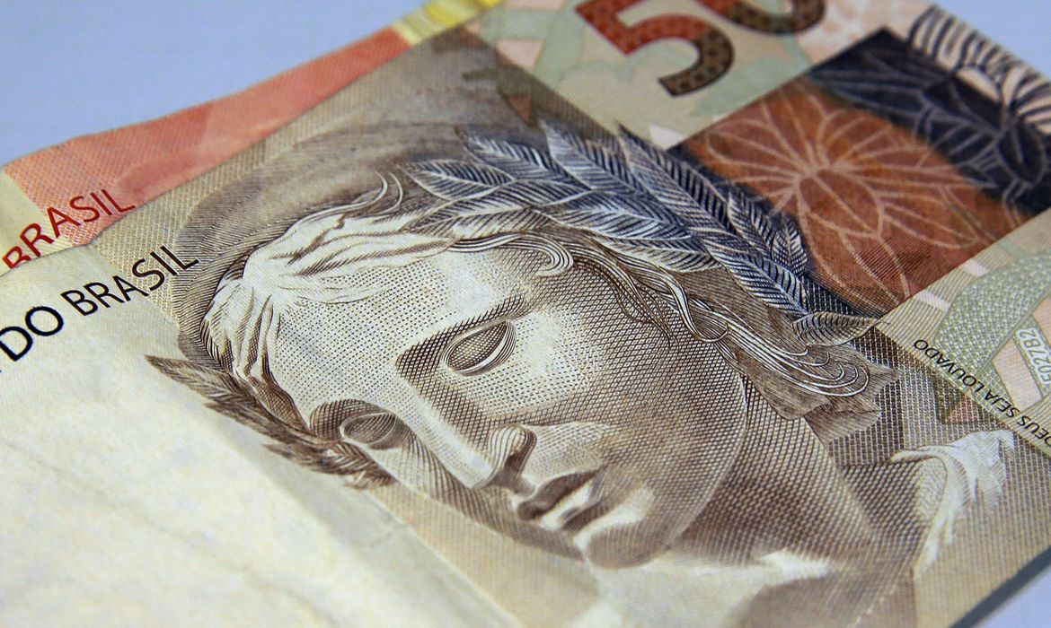 RENDIMENTOS: Brasil registrou renda domiciliar per capita de R$ 1.438 em 2019