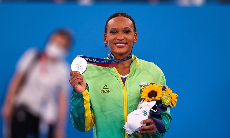 OLIMPÍADAS: Rebeca Andrade fatura prata, 1ª medalha na ginástica feminina do país