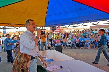 Parceria da Prefeitura com a Caixa entrega casas e anuncia novos empreendimentos na capital