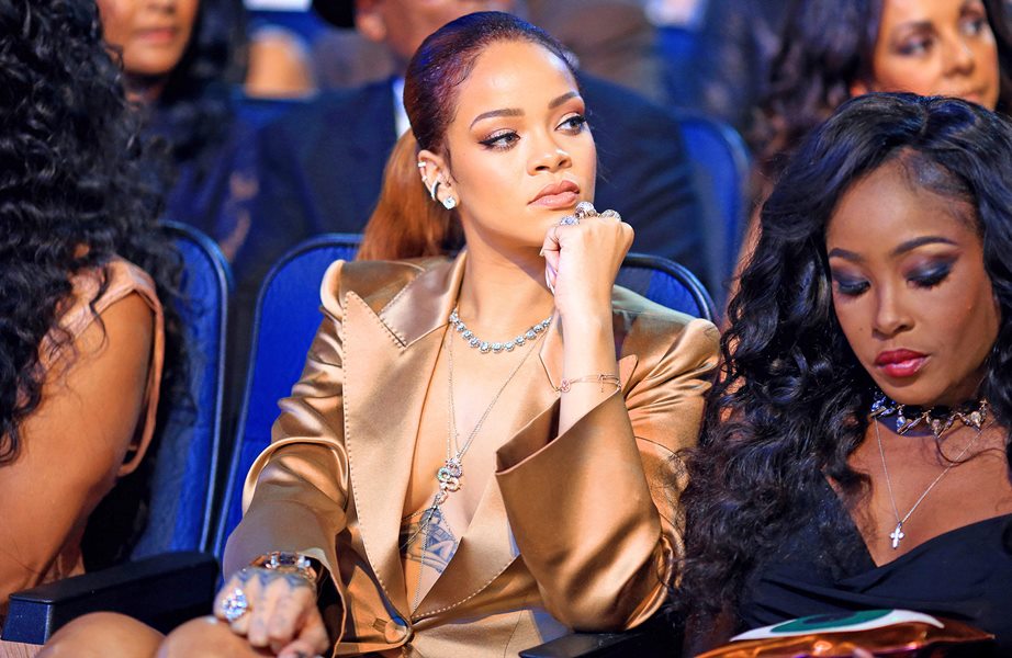 Rihanna lança programa de bolsas para brasileiros estudarem nos EUA