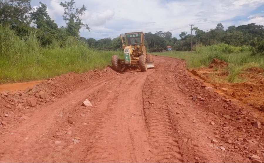 SERVIÇOS: DER faz manutenção de rodovias em Pimenta Bueno