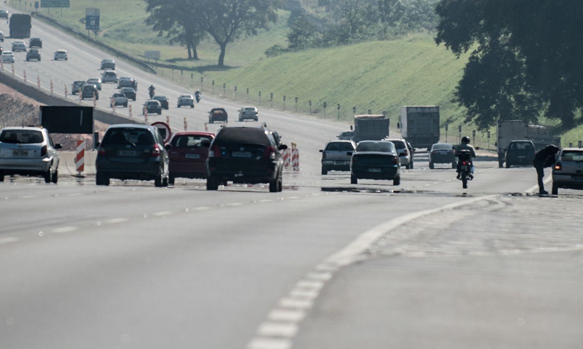 MEDIDAS: Governo prepara decreto para prefeituras sobre transporte de cargas