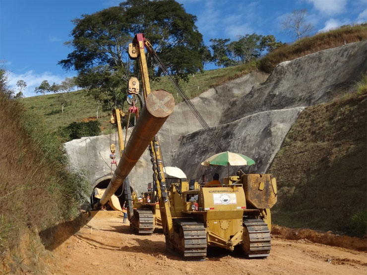 Mineroduto se rompe, despeja minério e atinge manancial de água