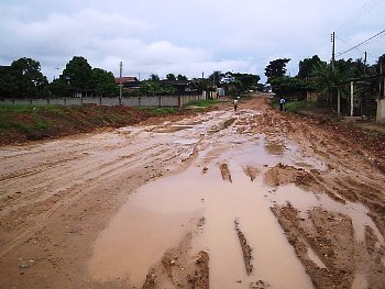 Rua intransitável em Ji-Paraná causa transtorno à população