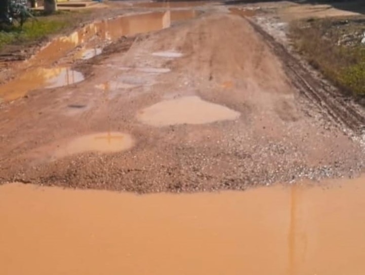 ESQUECIMENTO: Moradores reclamam que ruas do Três Marias estão intransitáveis