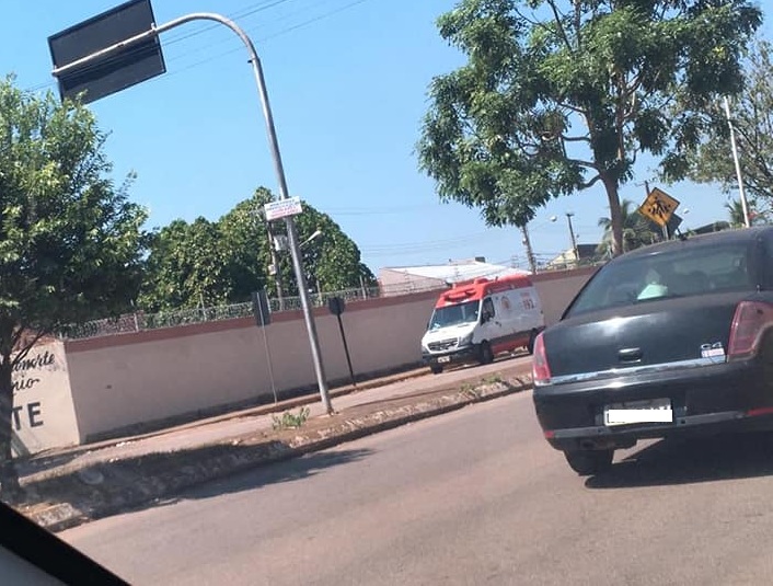 CENA DA CIDADE: Ambulância do SAMU está há três dias aguardando reboque na capital