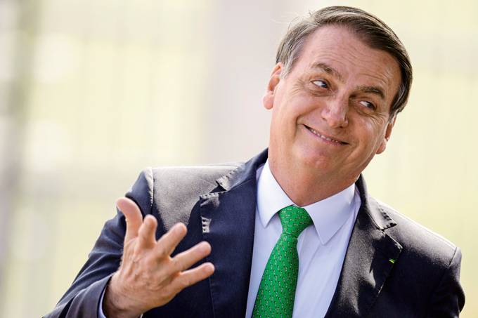 R$ 1.045: Bolsonaro diz que há brecha para autorizar reajuste do salário mínimo