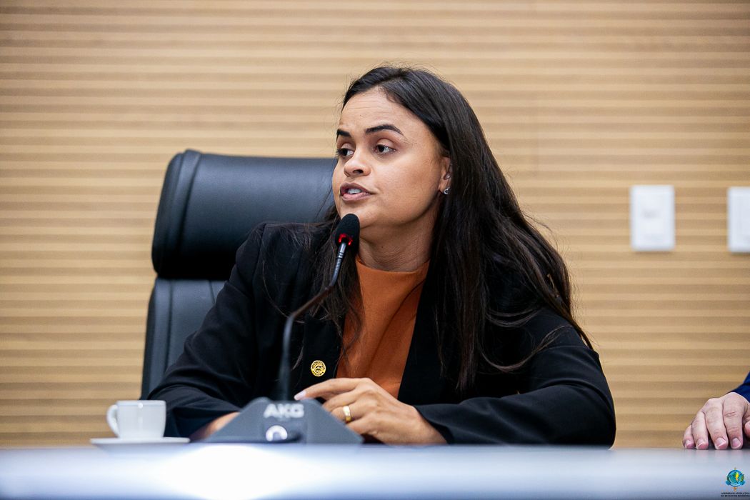 TAISSA SOUSA: Deputada destaca luta pela saúde em sessão que convocou secretário à ALE-RO