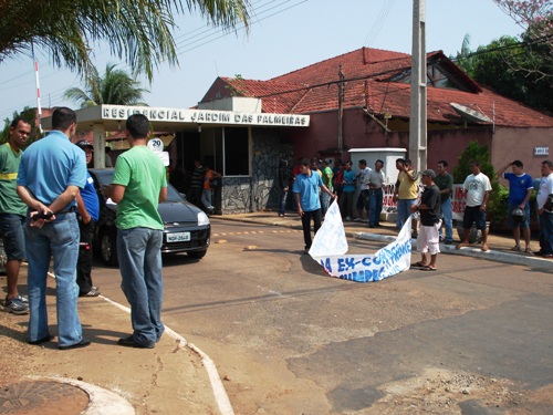 Ex-vigilantes da Condor fazem manifestação na frente da casa do Governador - Foto