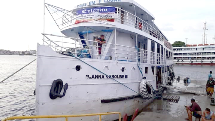 TRISTEZA: Navio naufraga em rio da Amazônia deixando mortos e desparecidos