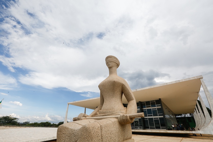 HOJE: Supremo Tribunal Federal começa a reavaliar prisão em 2ª instância; Lula aguarda