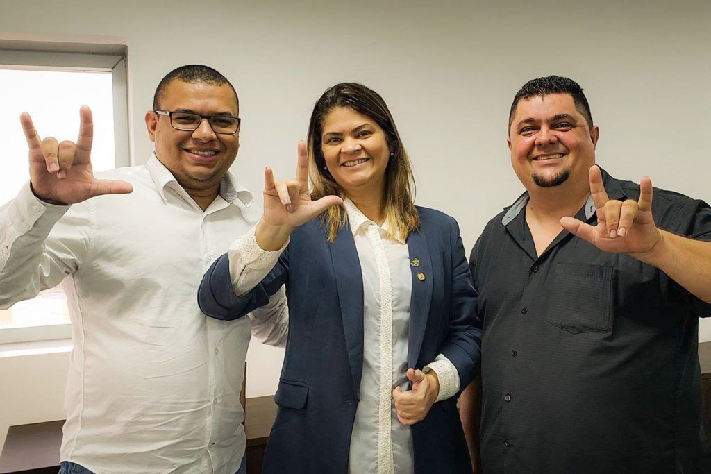 PROJETOS: Cássia Muleta recebe visita de representantes da associação de surdos