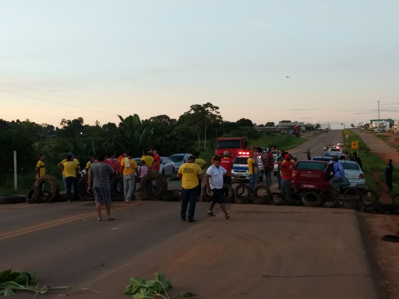 Taxista bloqueiam BR 425 em protesto contra falta de segurança