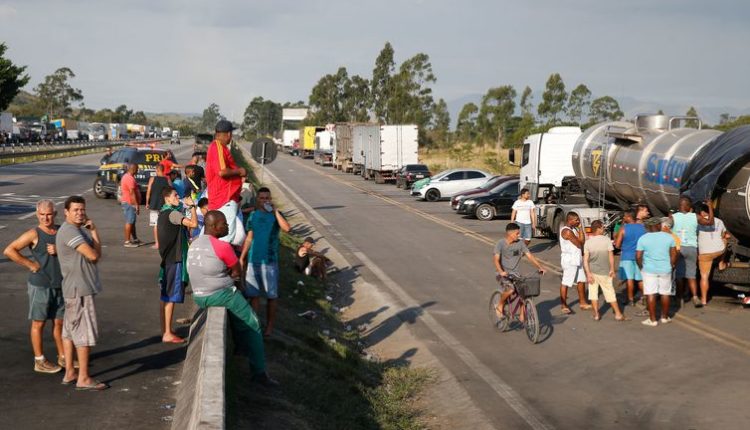 ECONOMIA: Bloqueios nas estradas causam prejuízo de R$ 6,6 bi para produtores