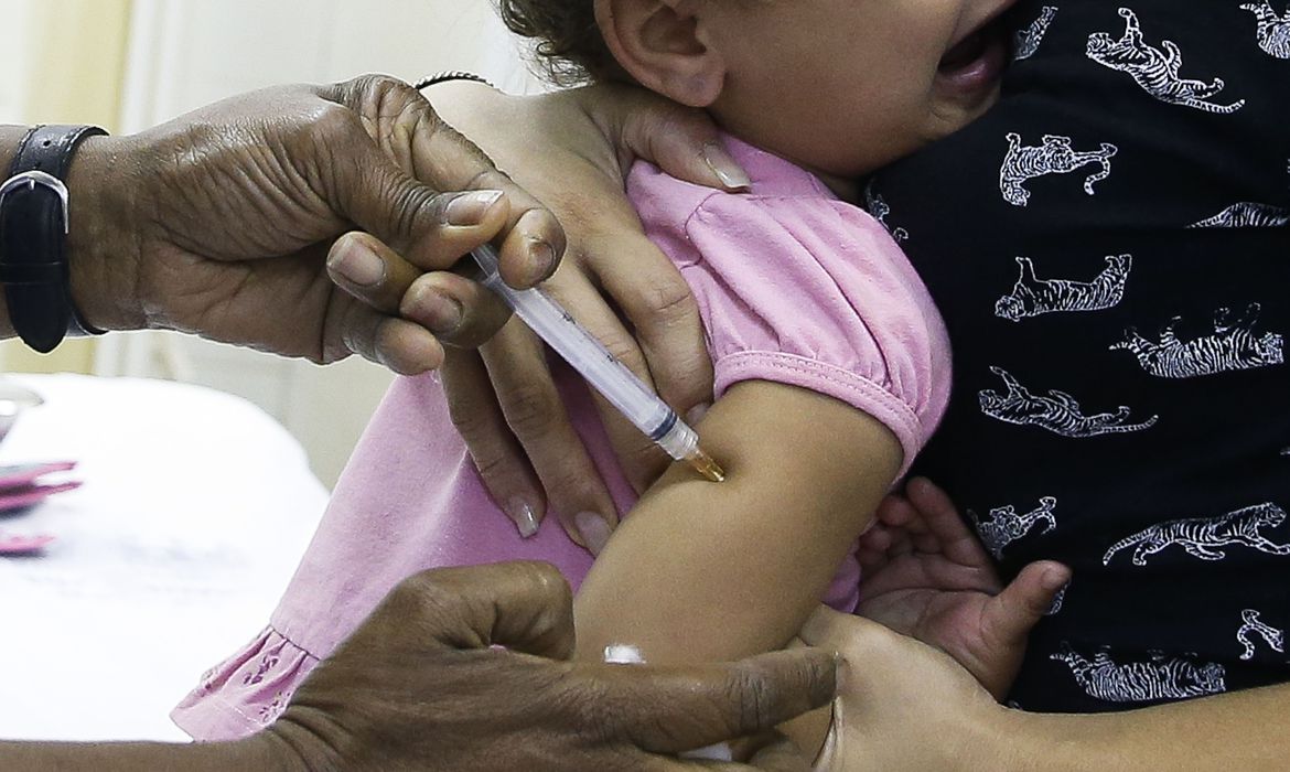 PERIGO: Crianças brasileiras estão expostas a poliomielite por não tomarem vacina