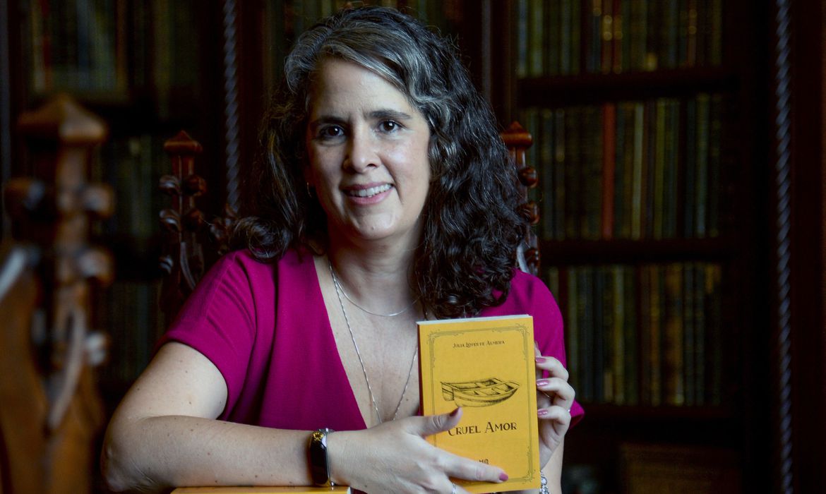 JANELA AMARELA: Mãe e filha criam editora para lançar autoras brasileiras